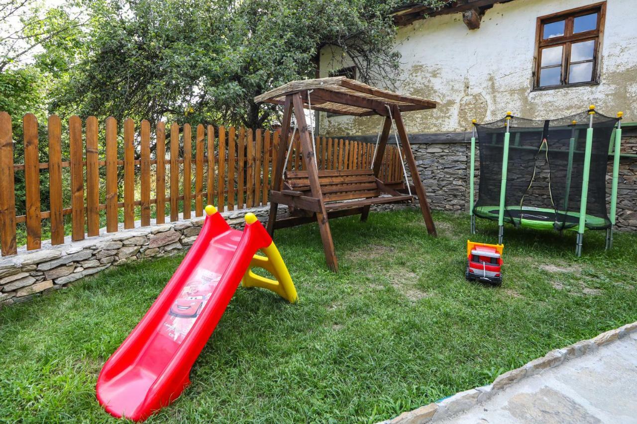Тодорината Къща Hotel Leshten Exterior photo